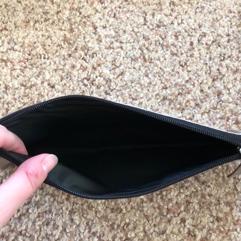 Silver pouch - Picture 3 of 3